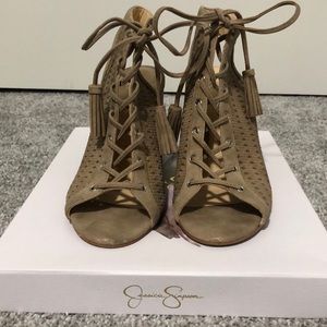 Jessica Simpson, tan Tinnay lace up block heel open toe booties, 7.5 (TTS)